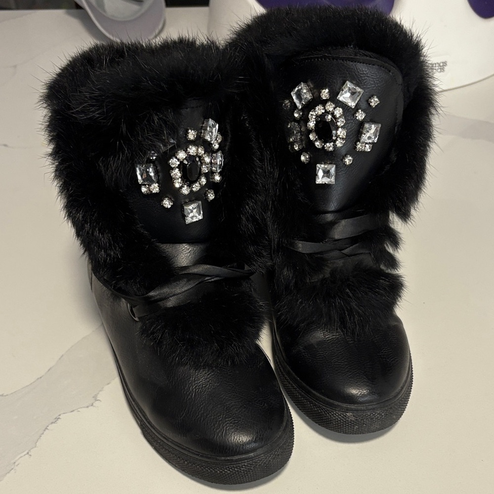 Elegant Black Fur-Trimmed Women's Boots